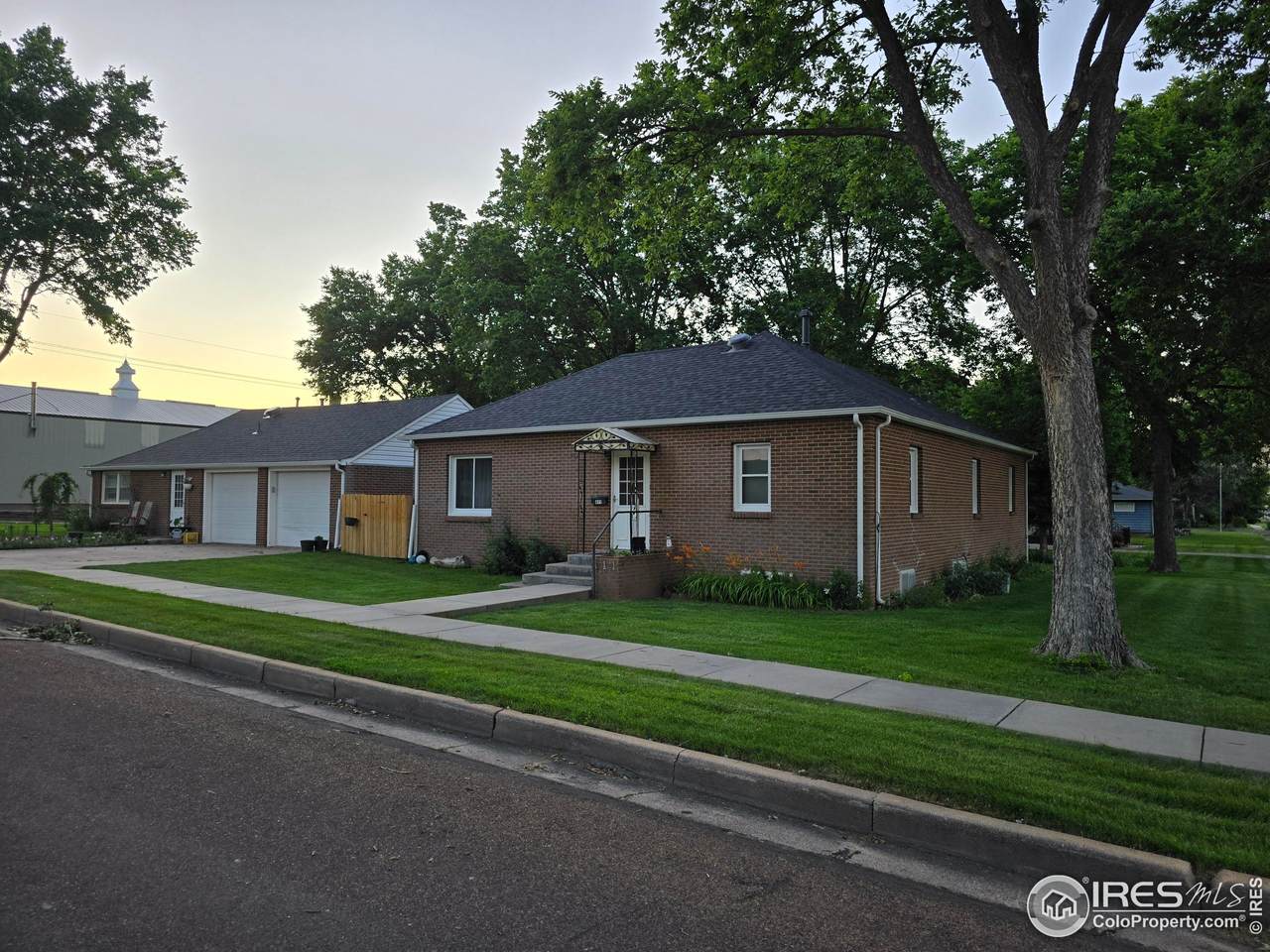 411 Gordon St - Photo 1