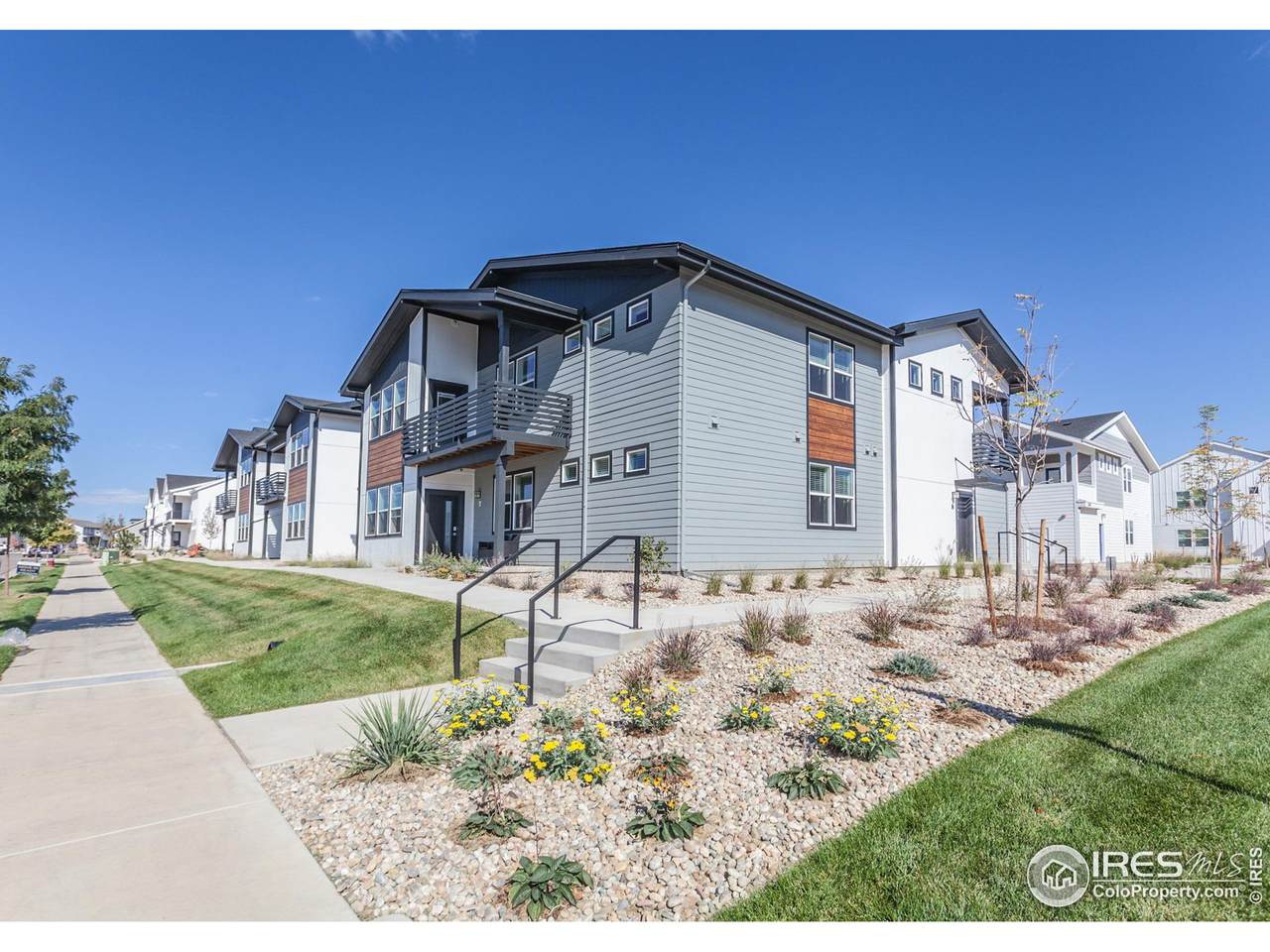 2120 Falling Leaf Dr - Photo 1