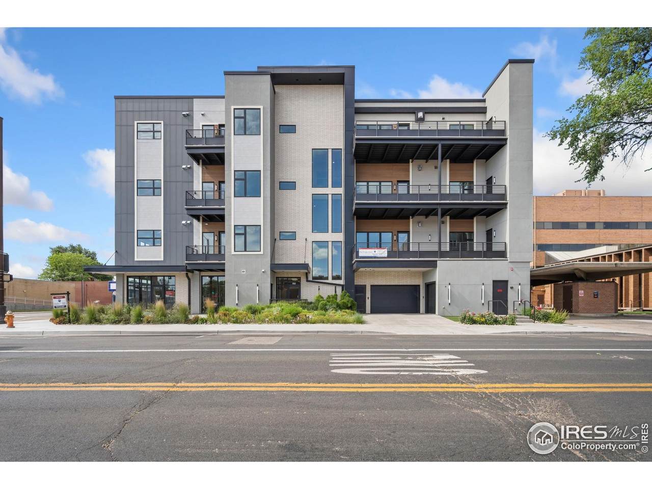 205 6th St - Photo 1