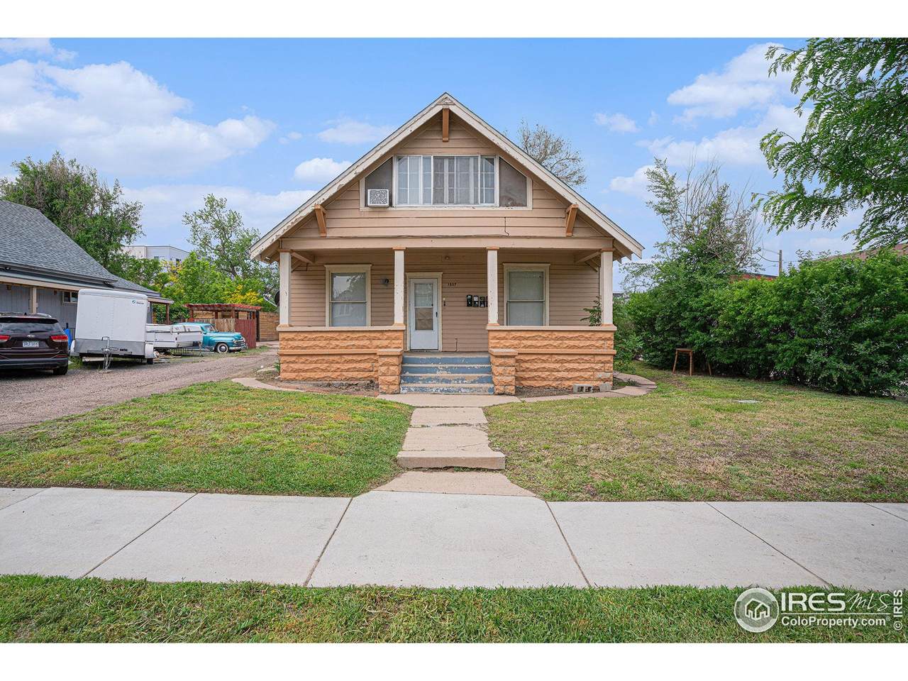 1527 7th Ave - Photo 1