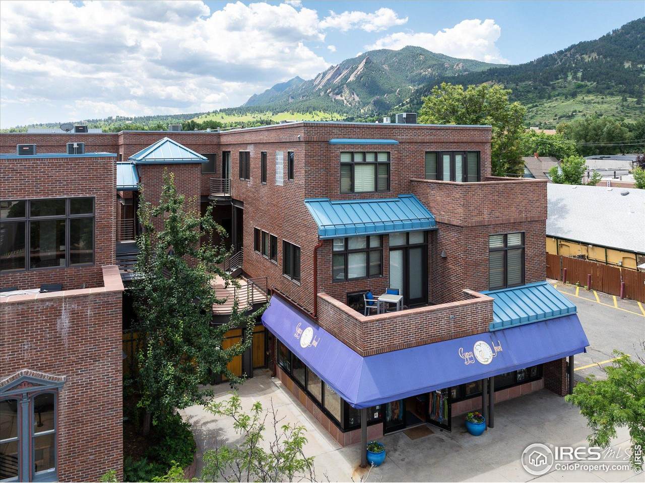 820 Pearl St - Photo 1