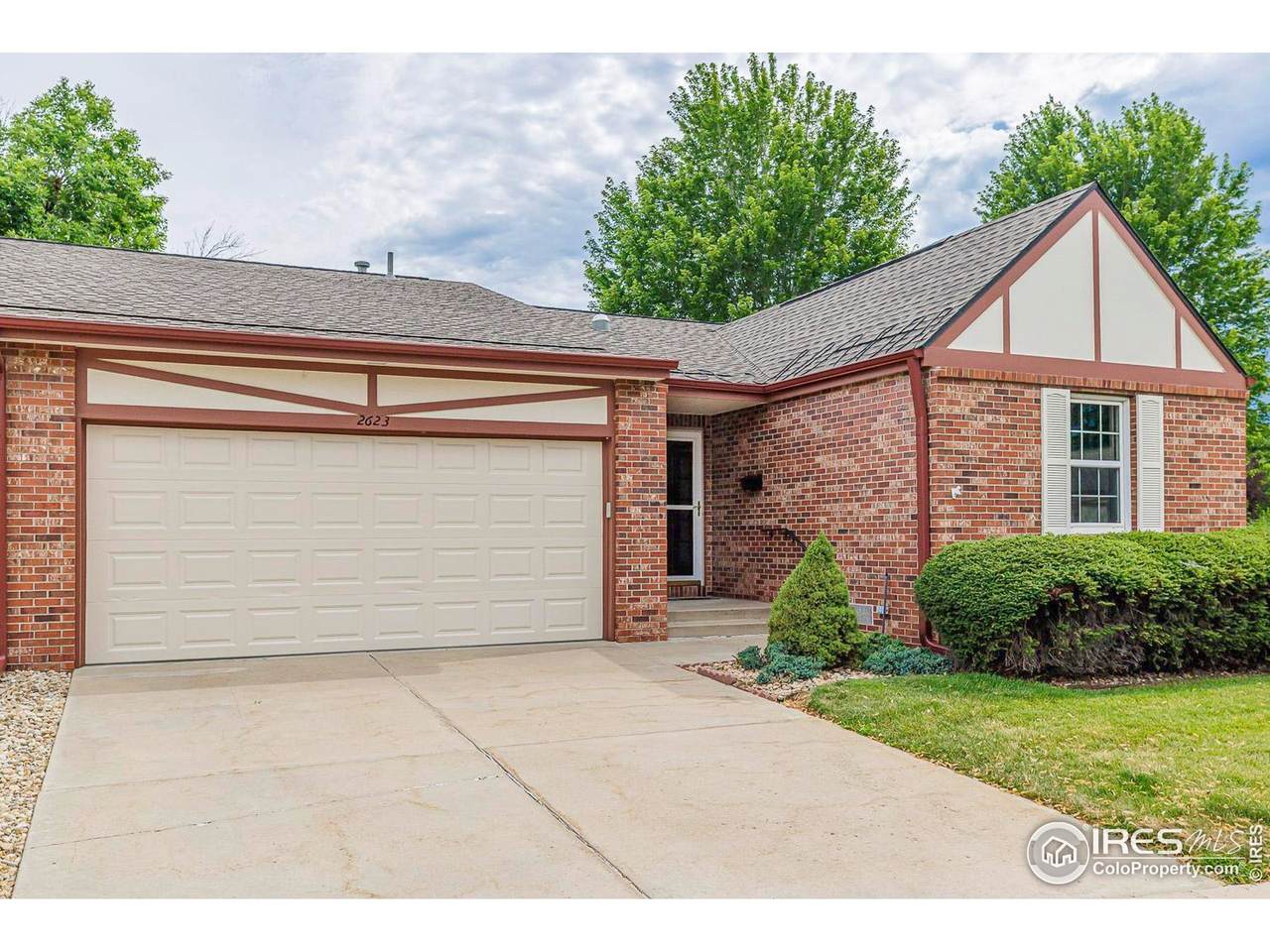 2623 Elmhurst Cir - Photo 1