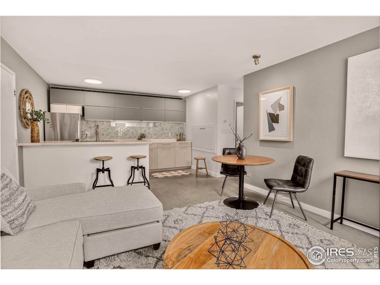 850 Moorhead Cir - Photo 1