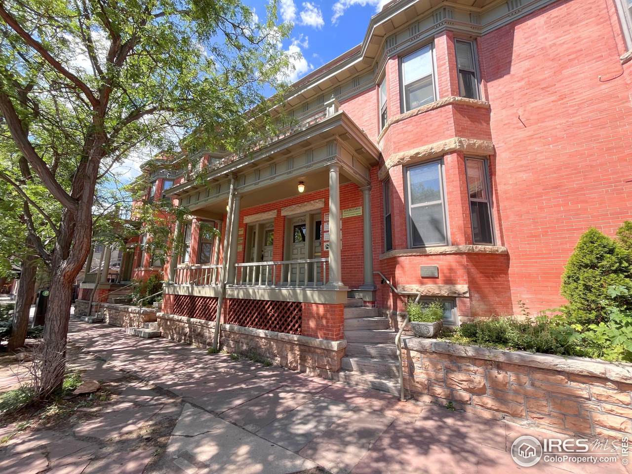 2033 11th St - Photo 1
