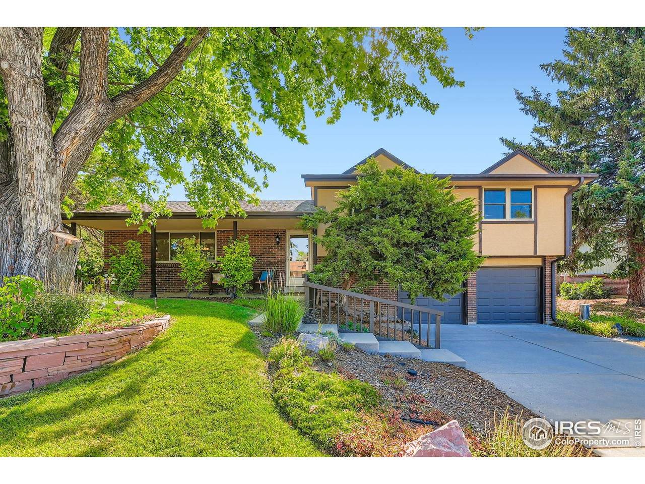 4868 Fairlawn Cir - Photo 1