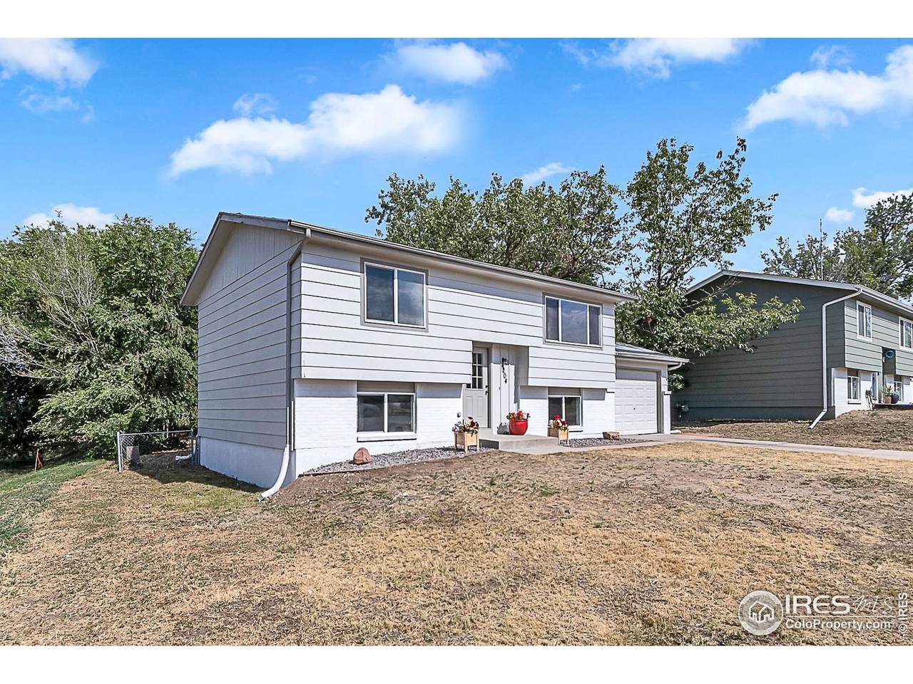 204 Olive Ave - Photo 1