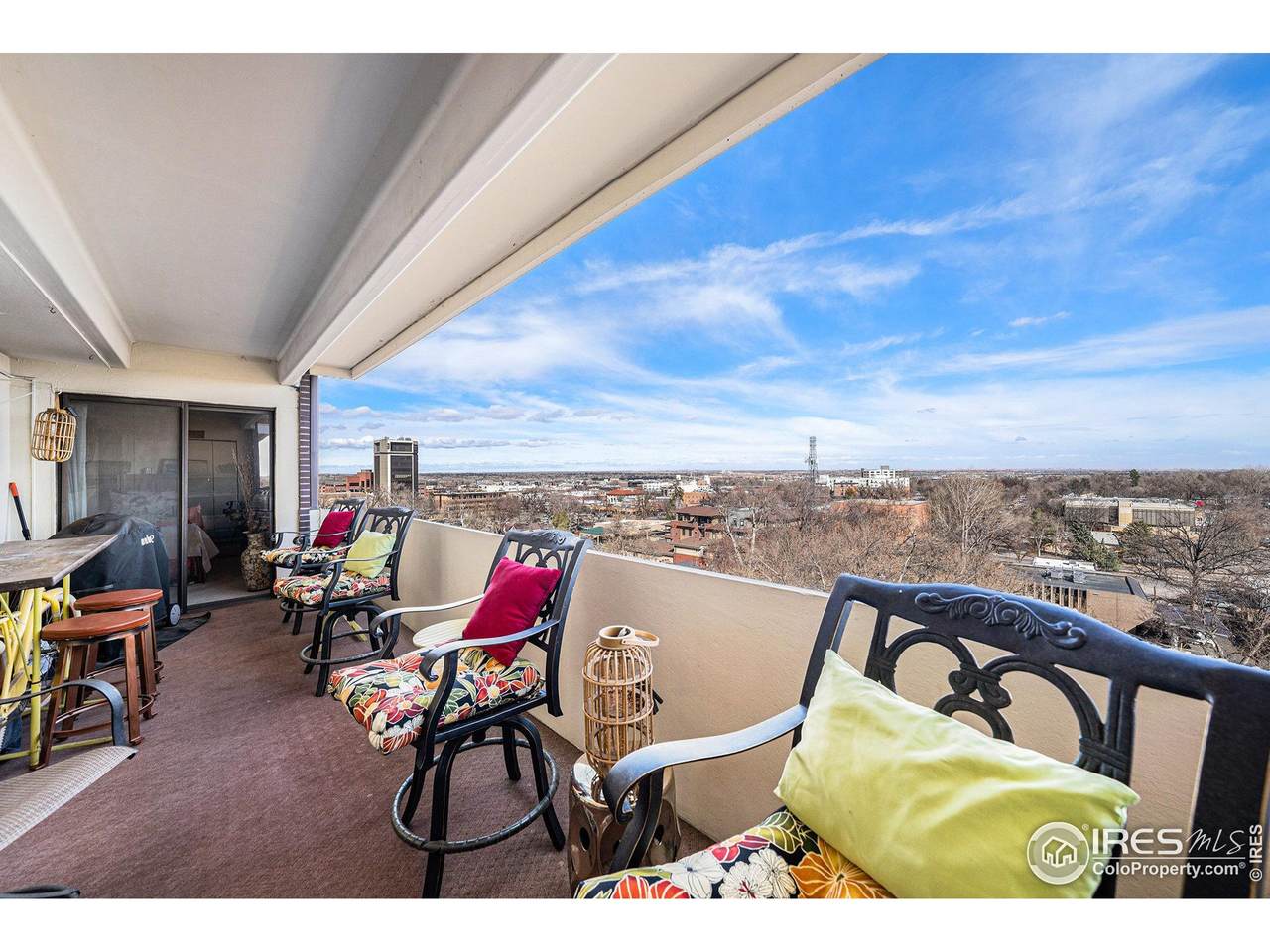 415 Howes St - Photo 1