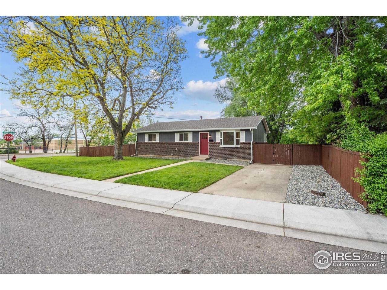 518 Sunset Dr - Photo 1