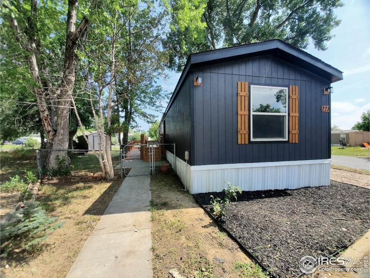 420 57th St - Photo 1