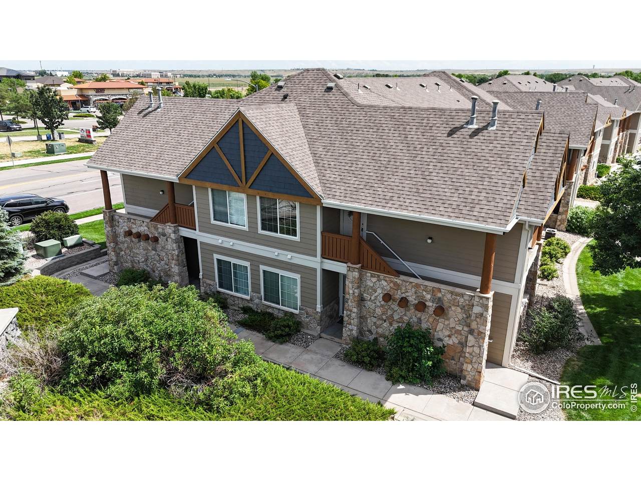 1335 Lake Cir - Photo 1