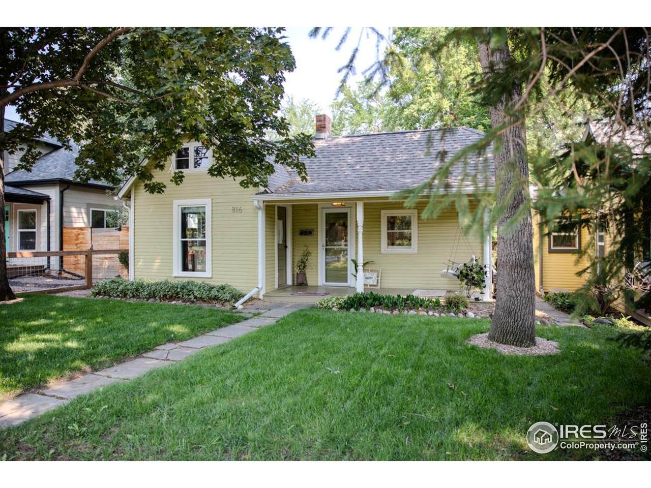 816 Maple St - Photo 1