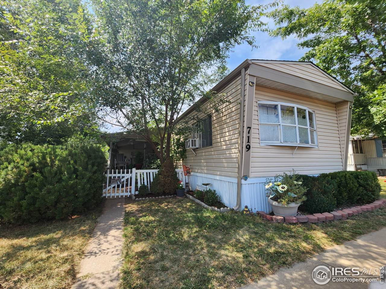 719 Merlin Dr - Photo 1