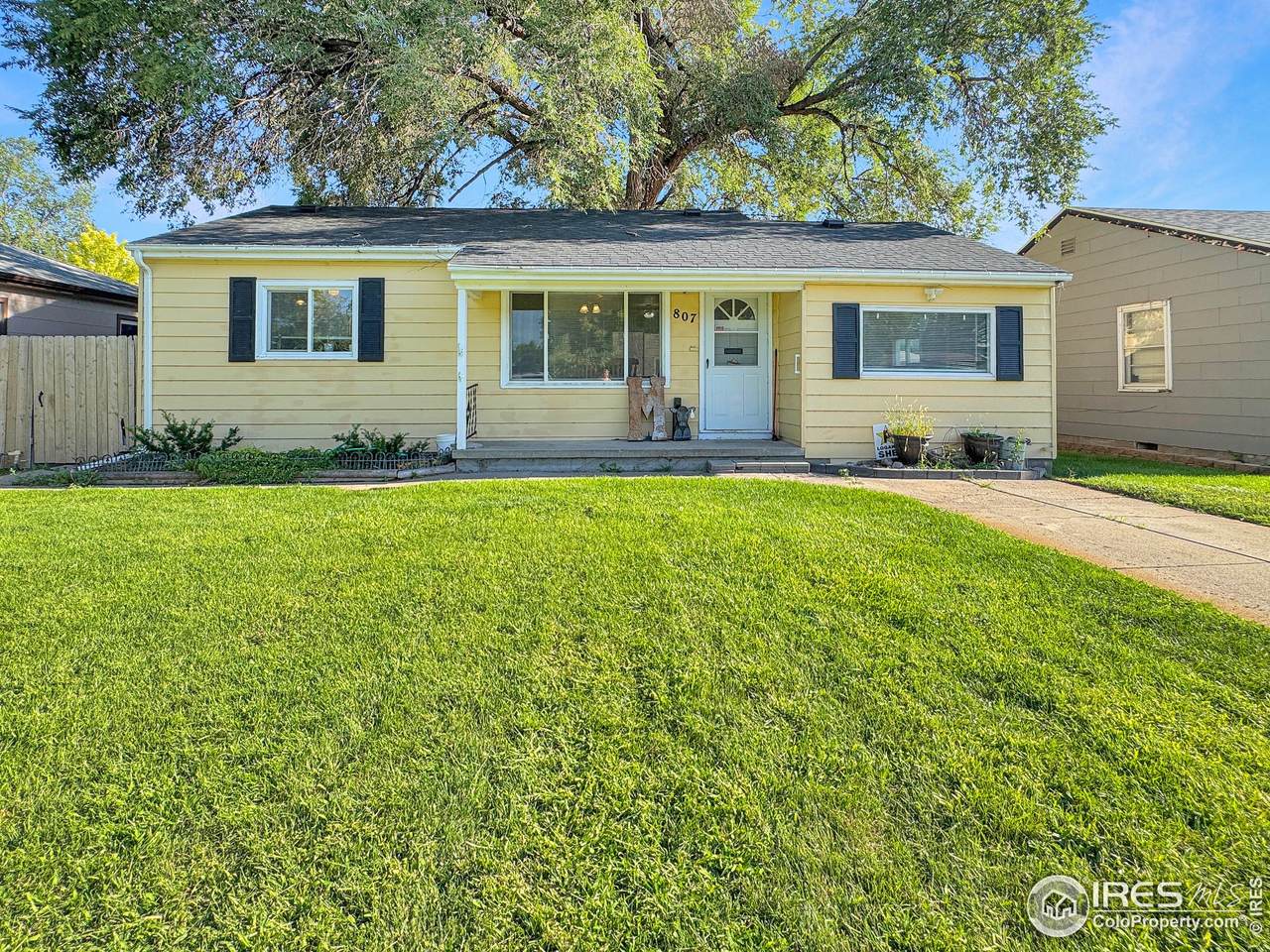 807 Columbine St - Photo 1