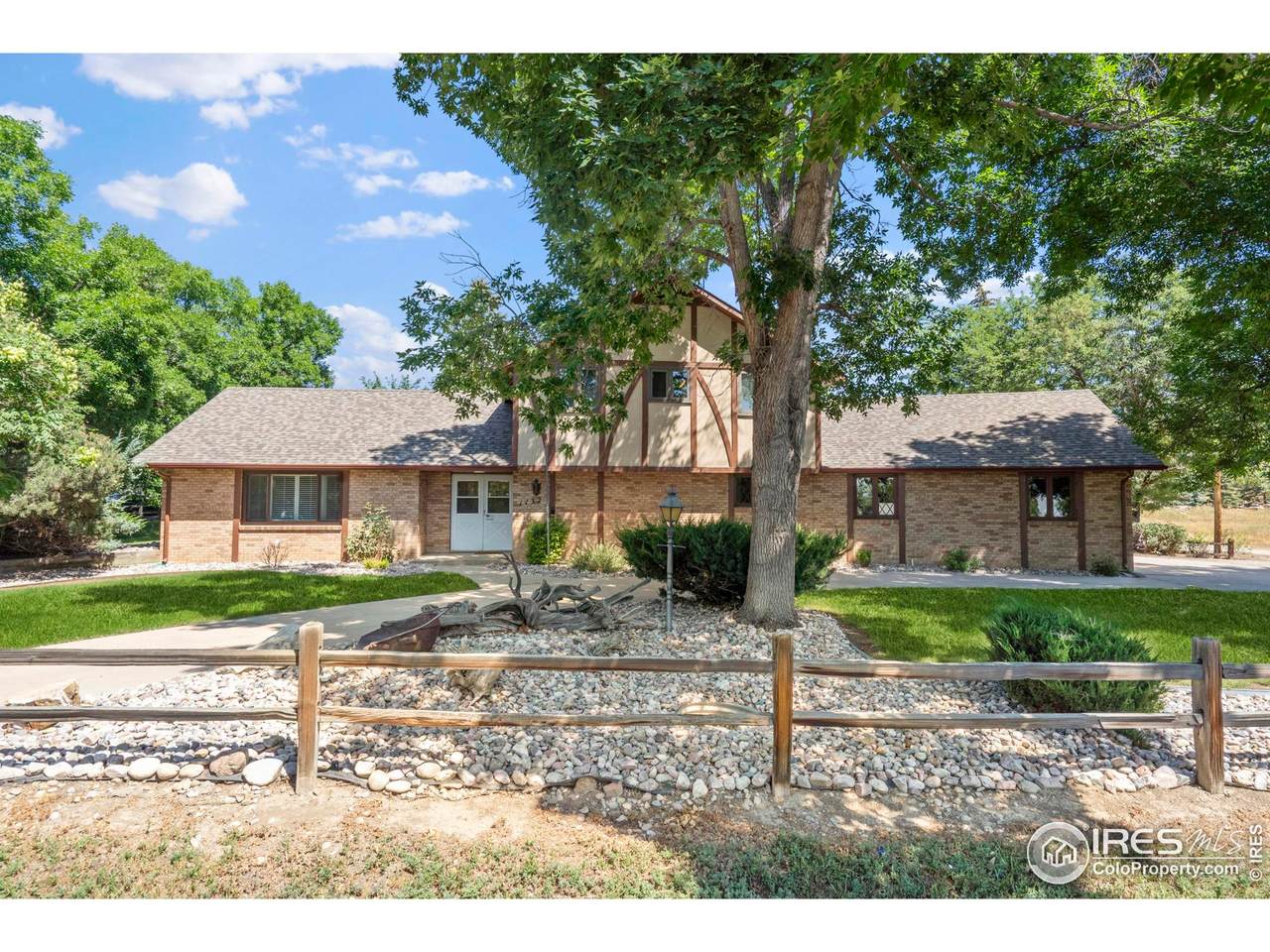 1132 Country Club Rd - Photo 1