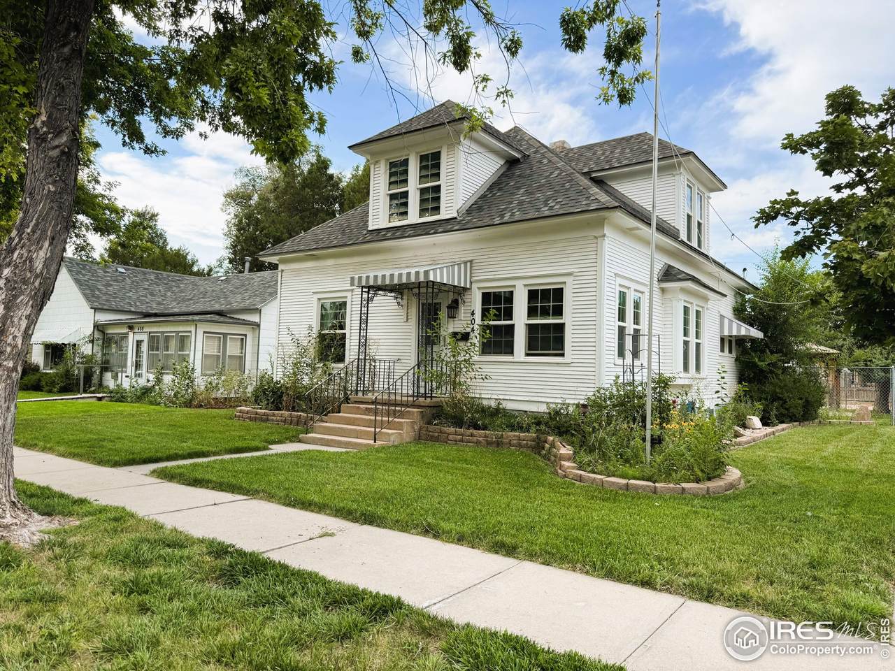 404 Park St - Photo 1