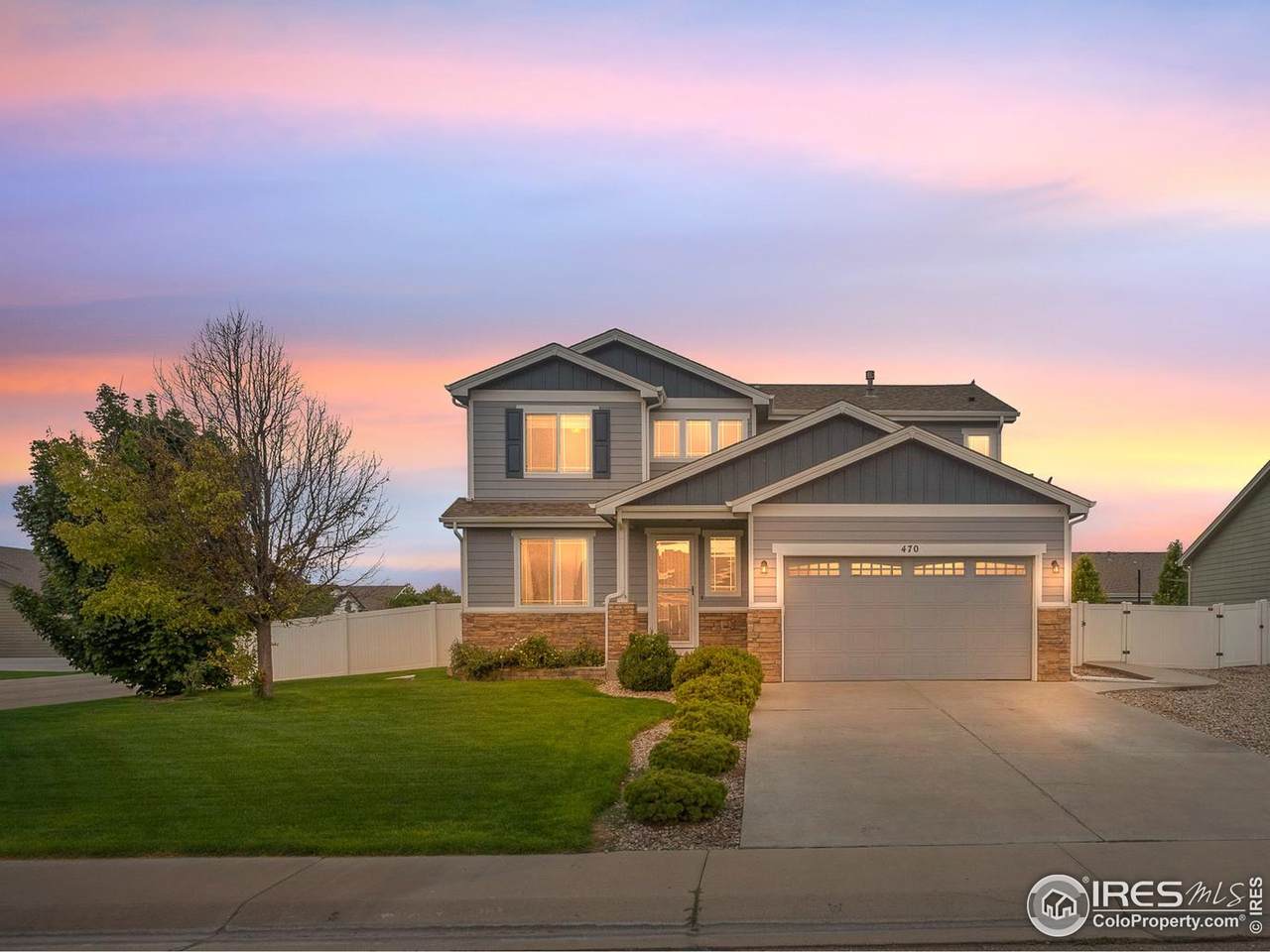 470 Redwood Ave - Photo 1