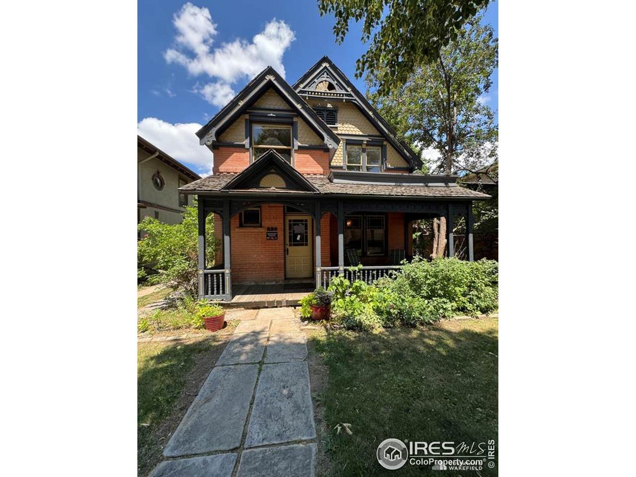 226 Magnolia St - Photo 1