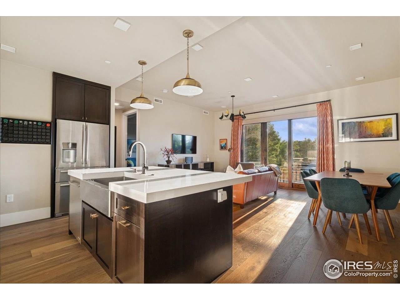 302 Meldrum St - Photo 1