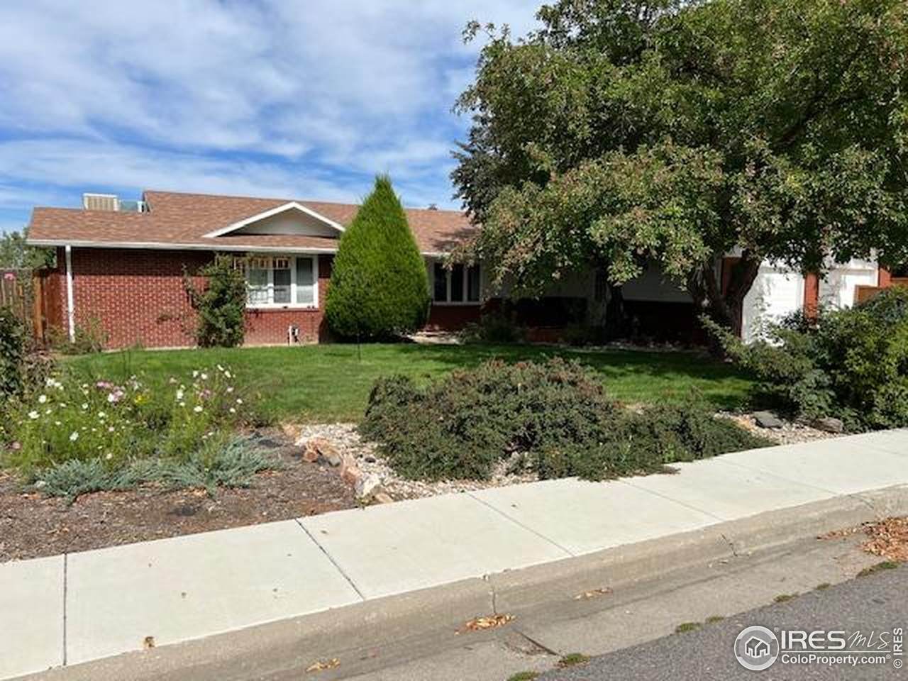 895 Bruce Dr - Photo 1