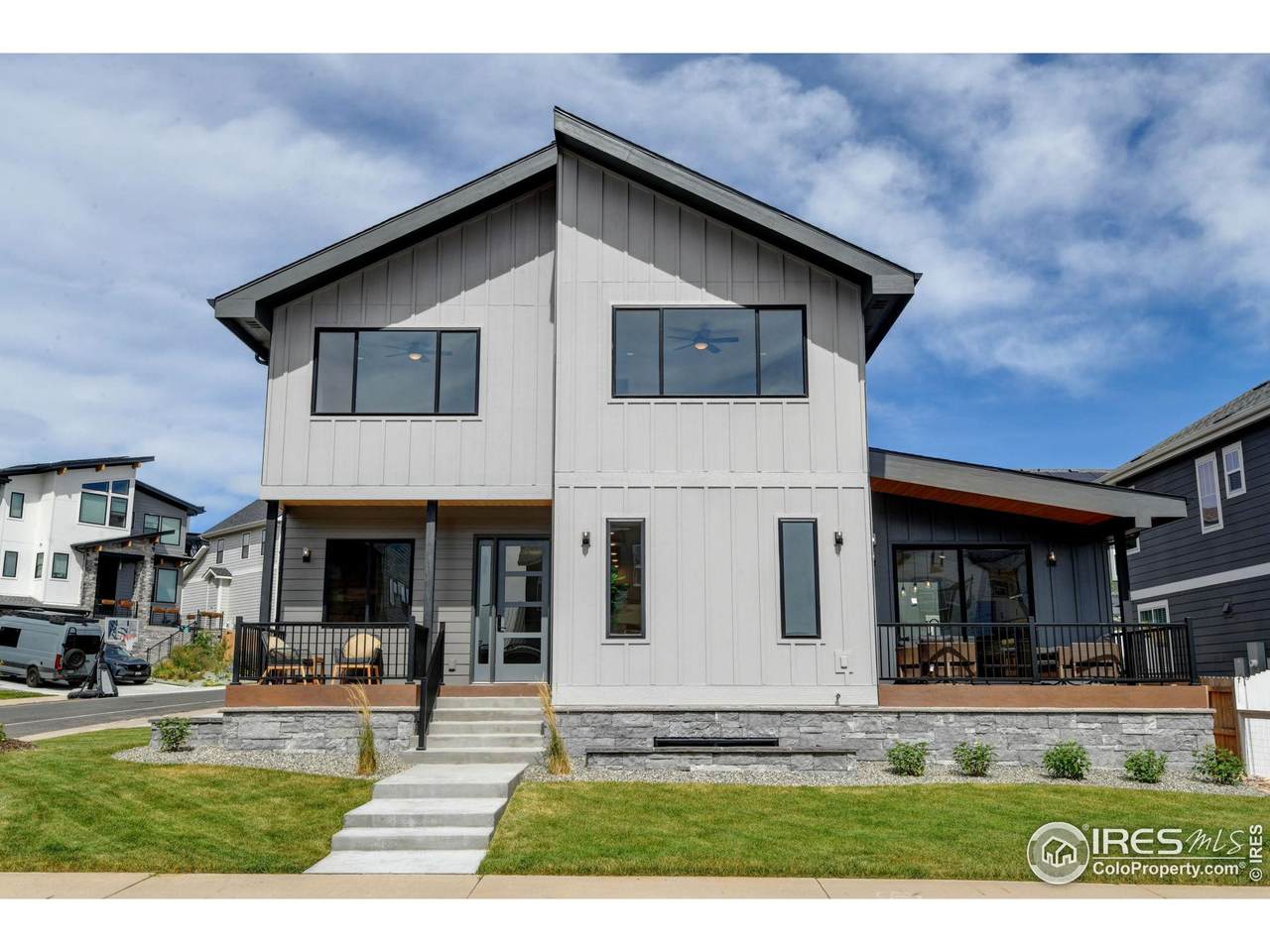 955 Arapahoe Cir - Photo 1