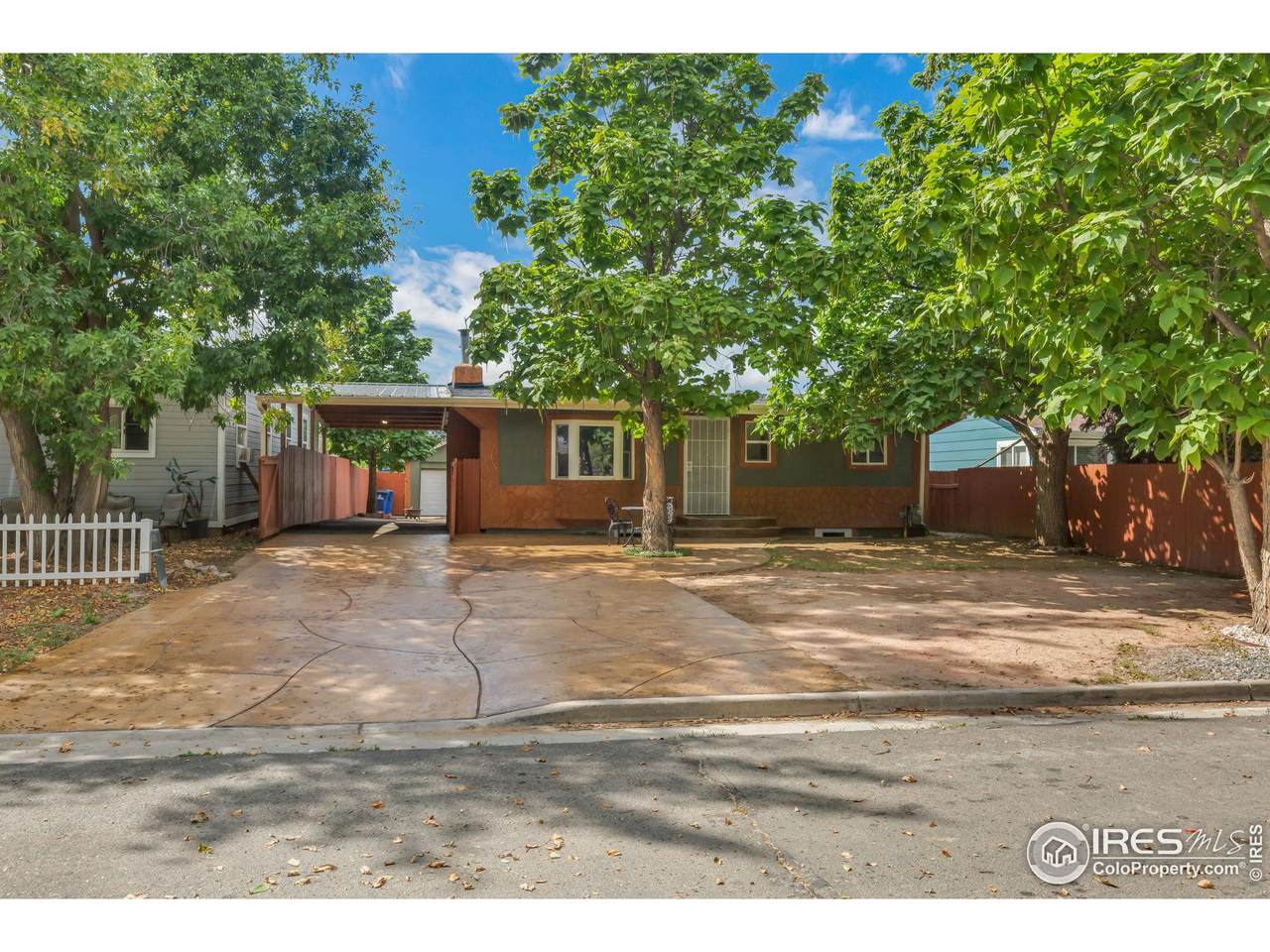 205 Abeyta St - Photo 1