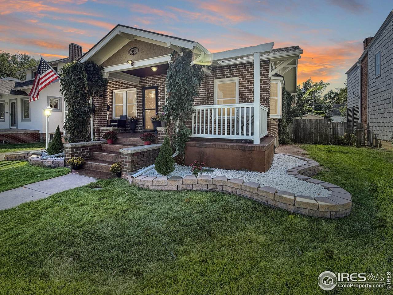 421 Columbine St - Photo 1