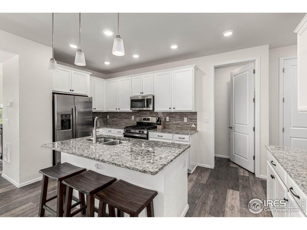 17706 Cherokee St - Photo 1