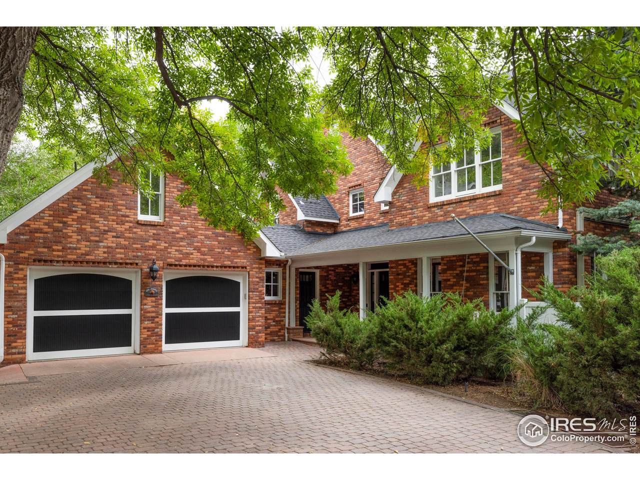 1070 Juniper Ave - Photo 1