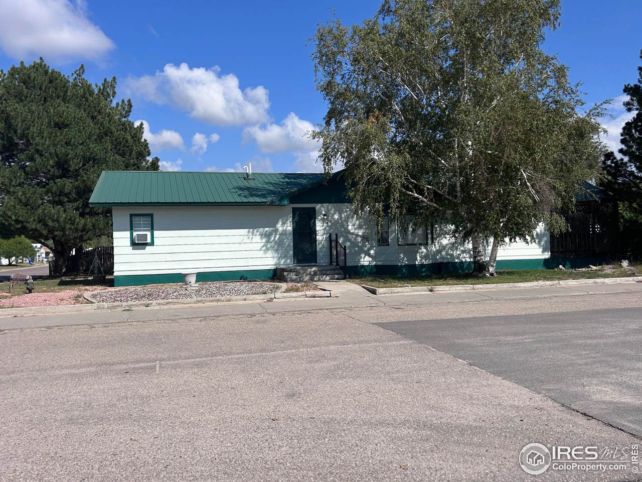 114 Linden Dr - Photo 1