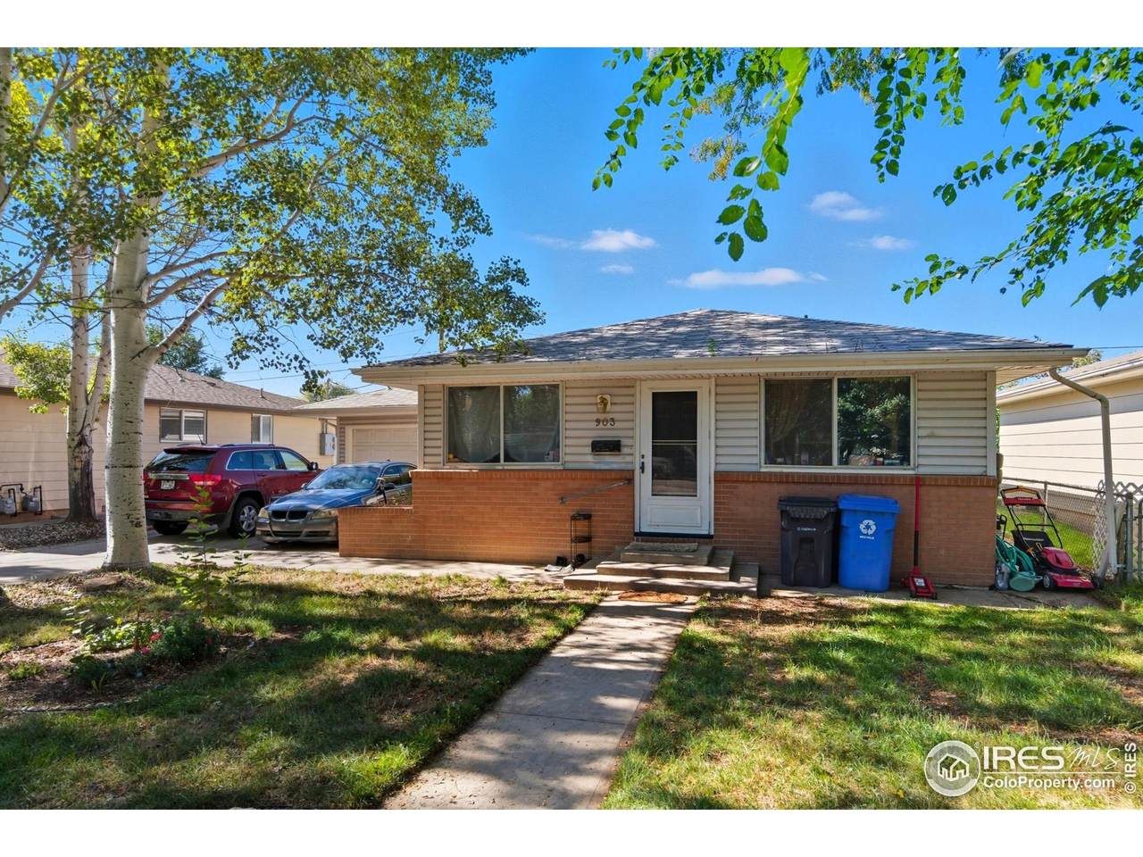 901 Kelly Dr - Photo 1