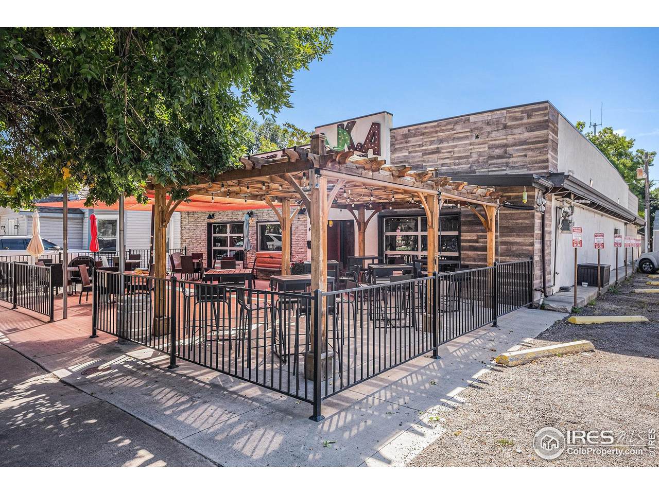 414 6th St - Photo 1