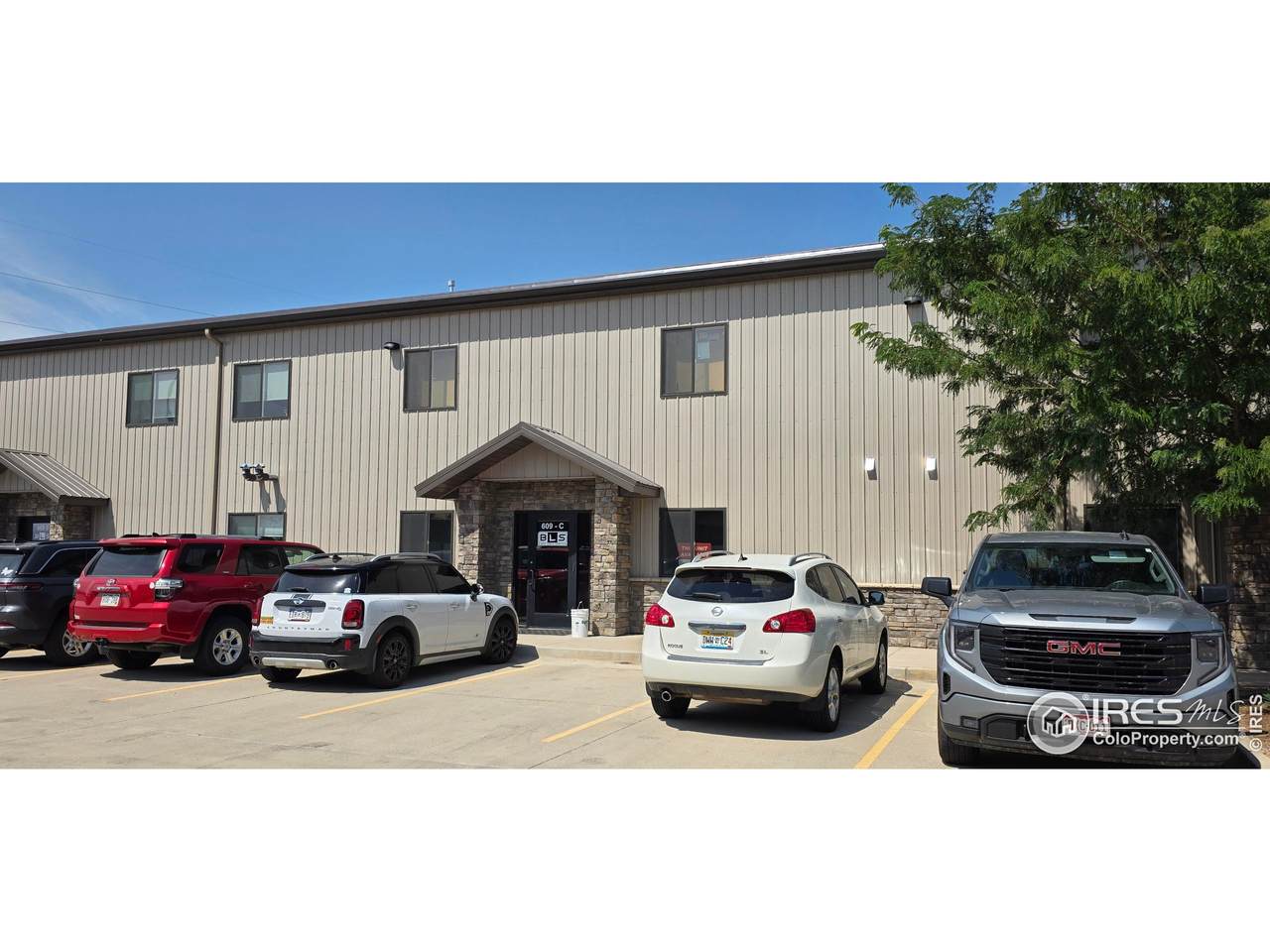 609 Gyrfalcon Ct - Photo 1