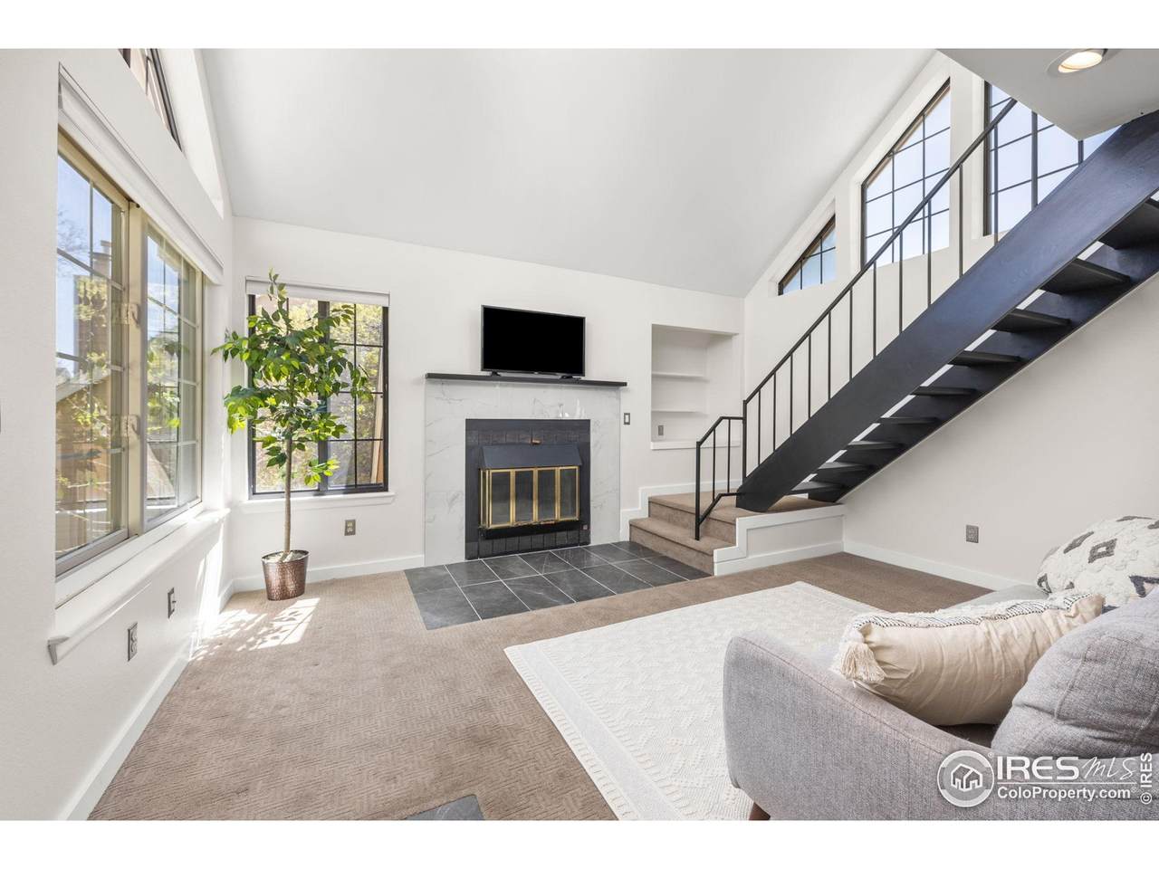 5904 Gunbarrel Ave - Photo 1