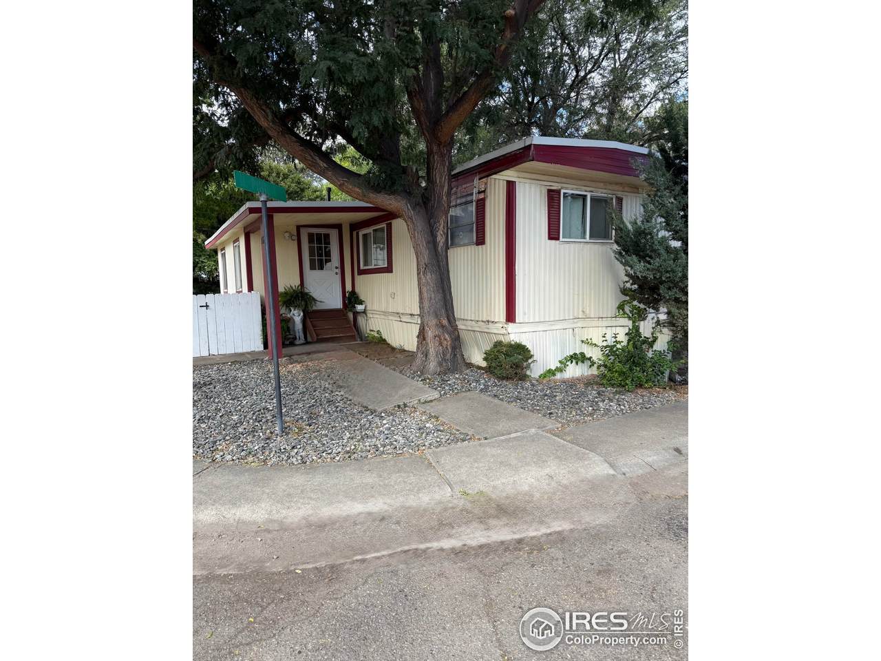 1400 Collyer St - Photo 1