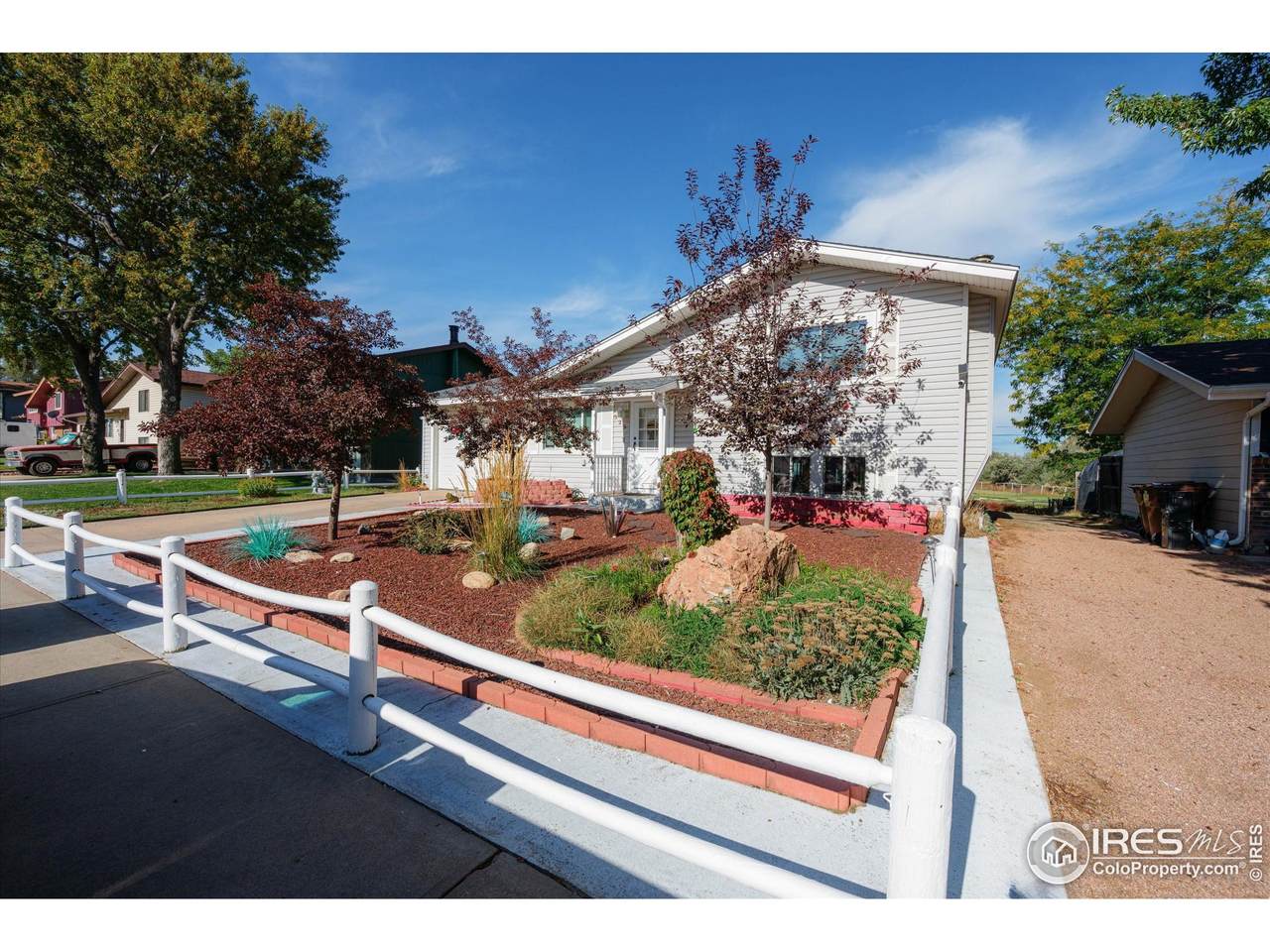 325 4th St - Photo 1