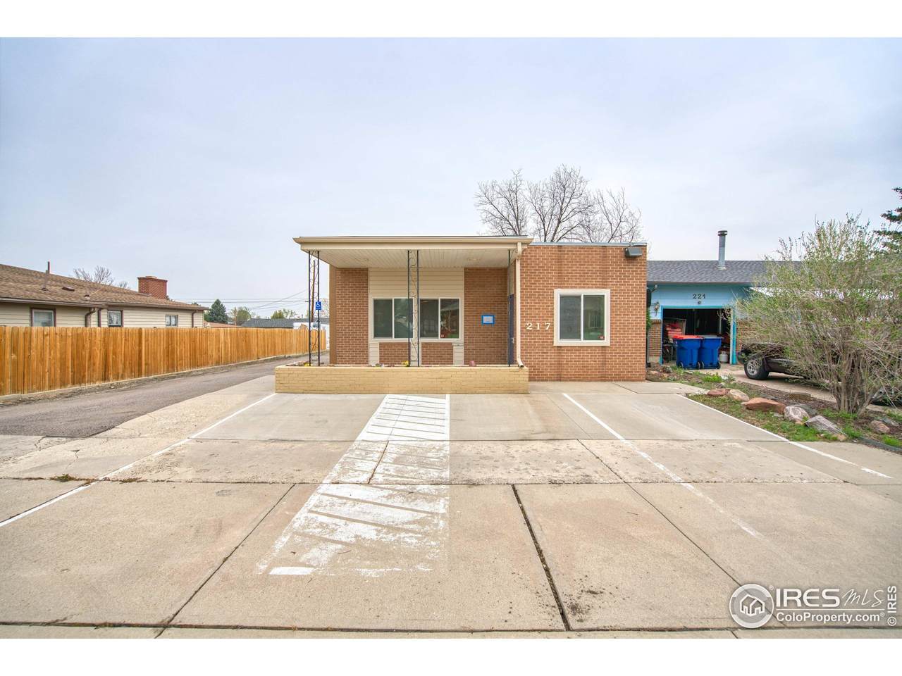 217 4th St - Photo 1