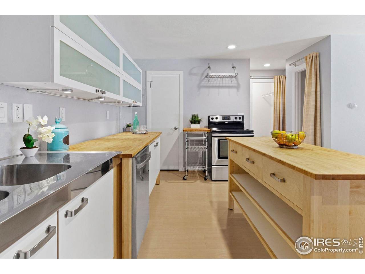 645 Manhattan Pl - Photo 1