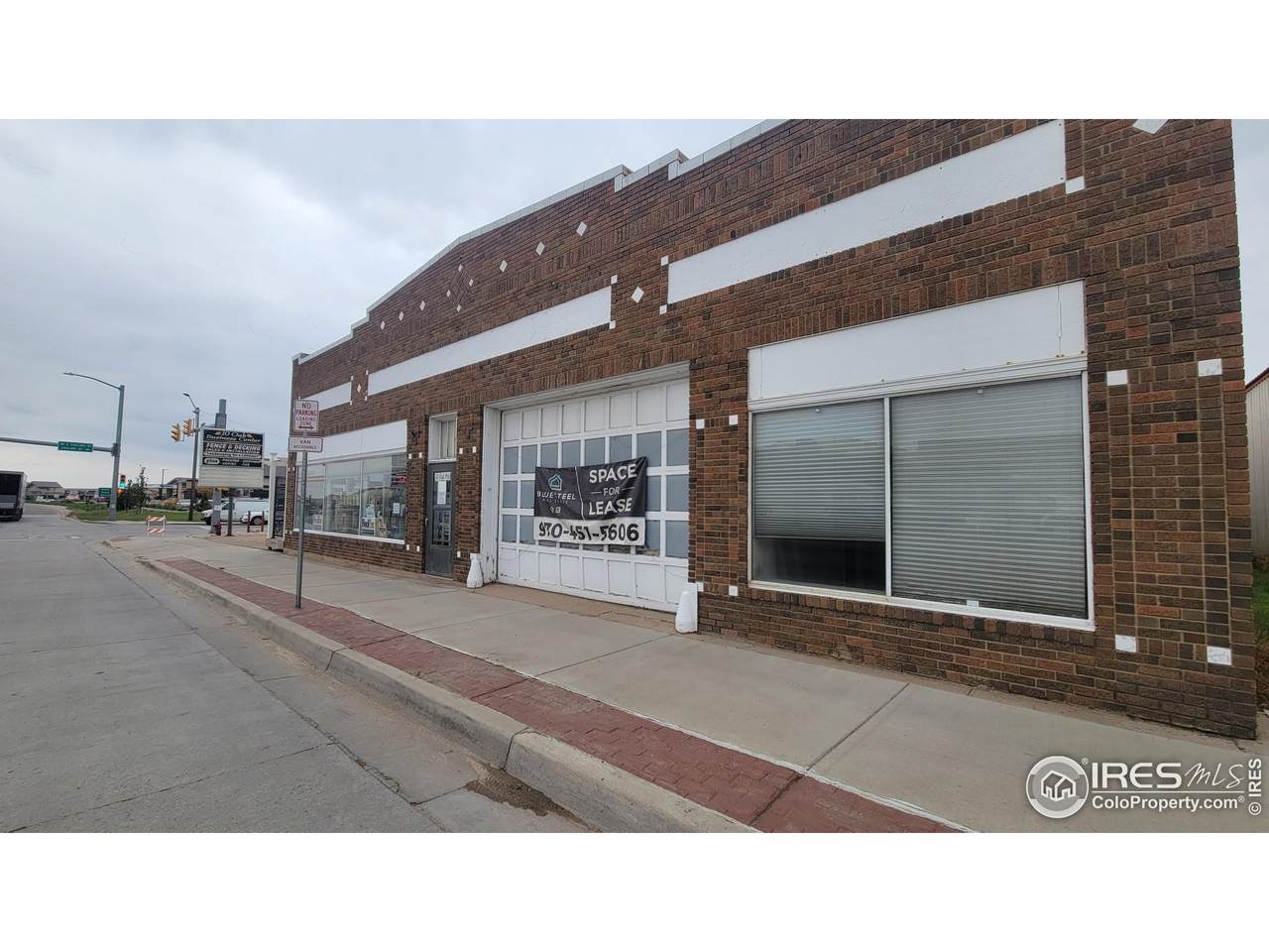 10 Oak Ave - Photo 1