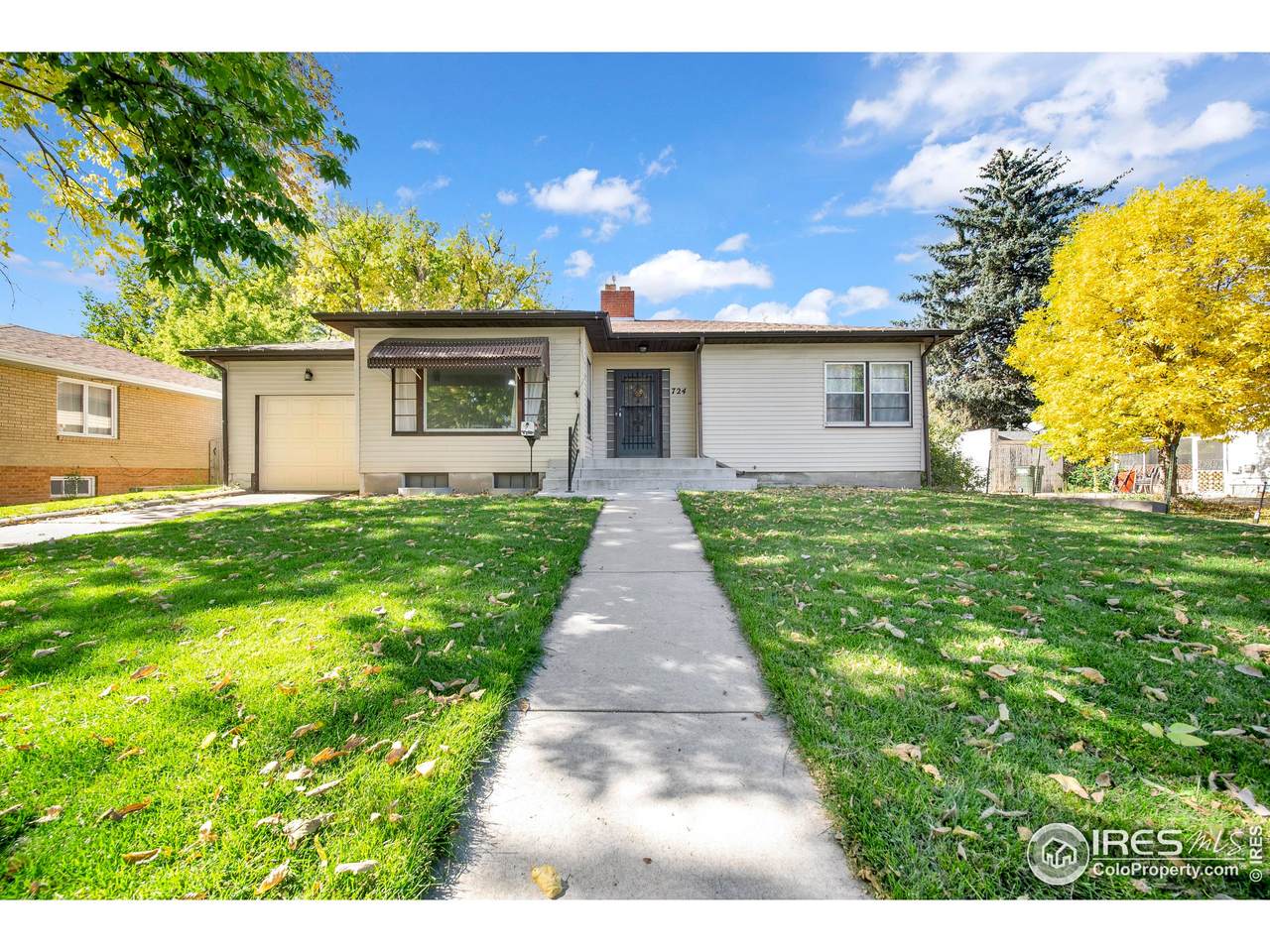 724 Carson St - Photo 1