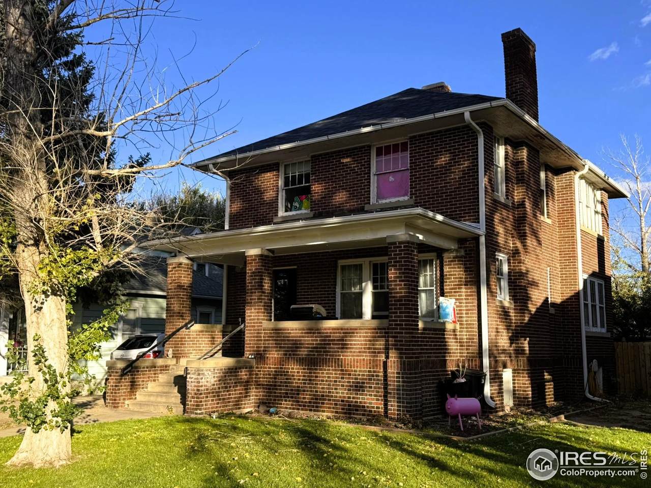 704 4th St - Photo 1