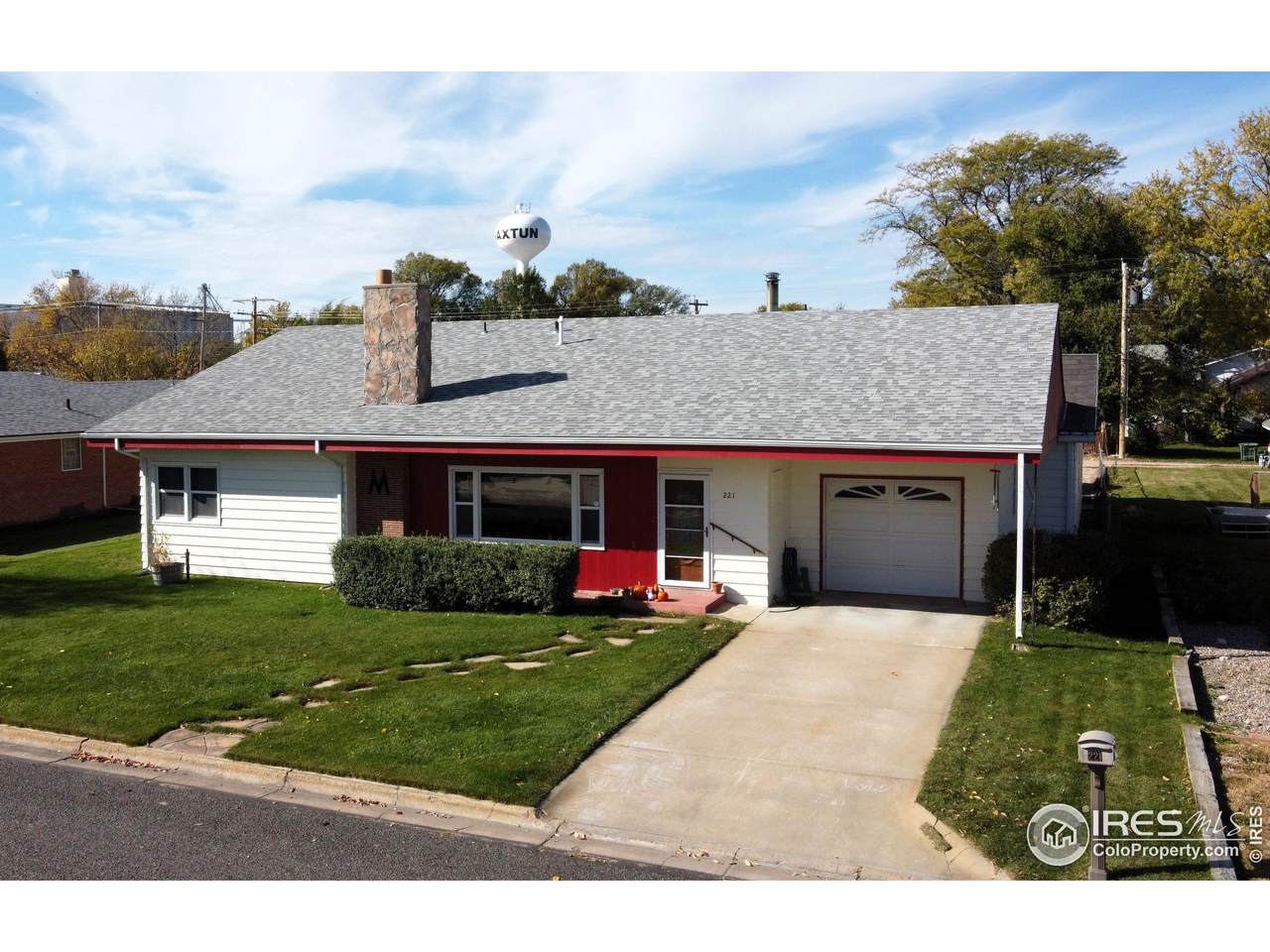 221 Wallace Ave - Photo 1