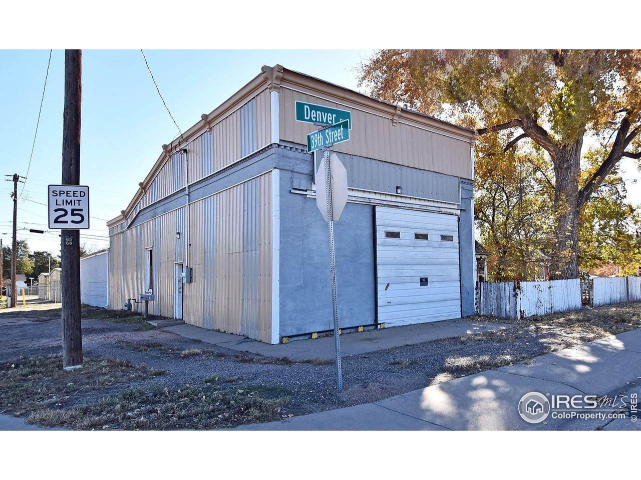 912 39th St - Photo 1