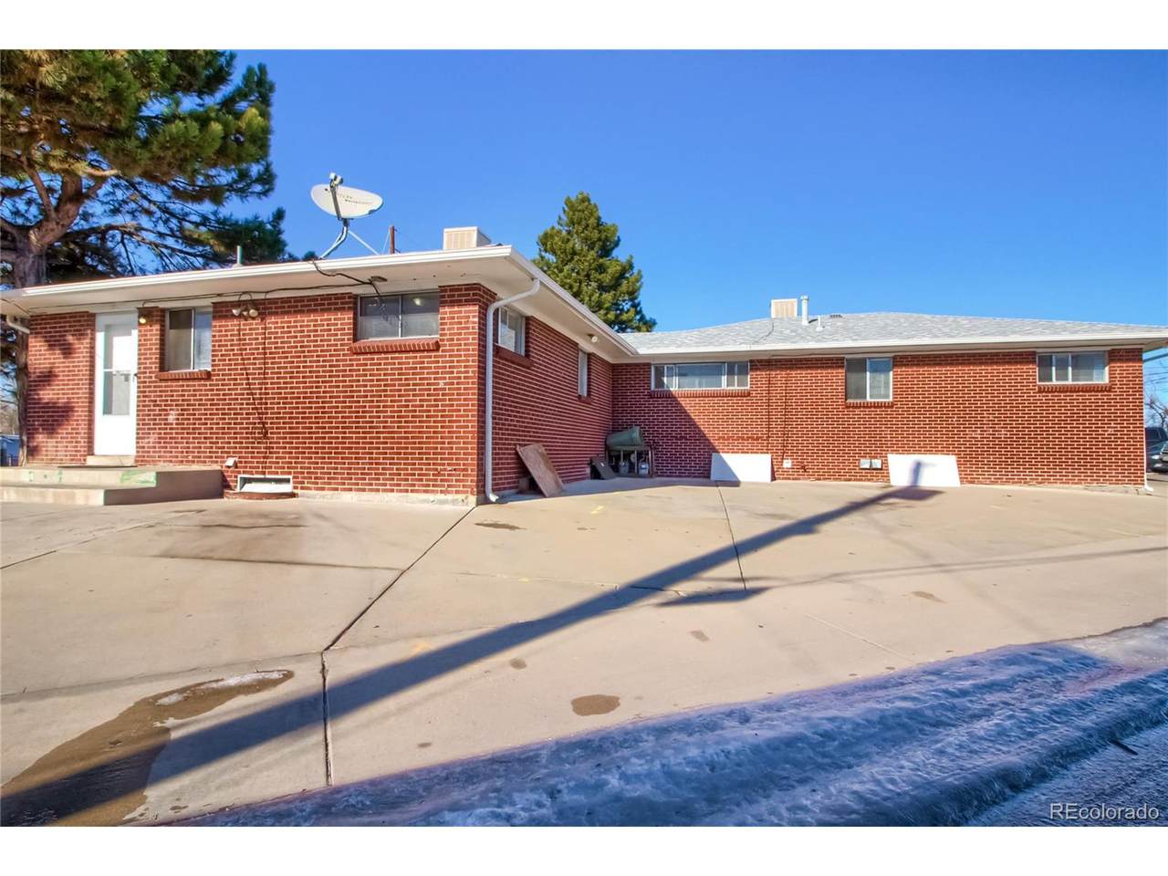 1060 Sheridan Blvd - Photo 1