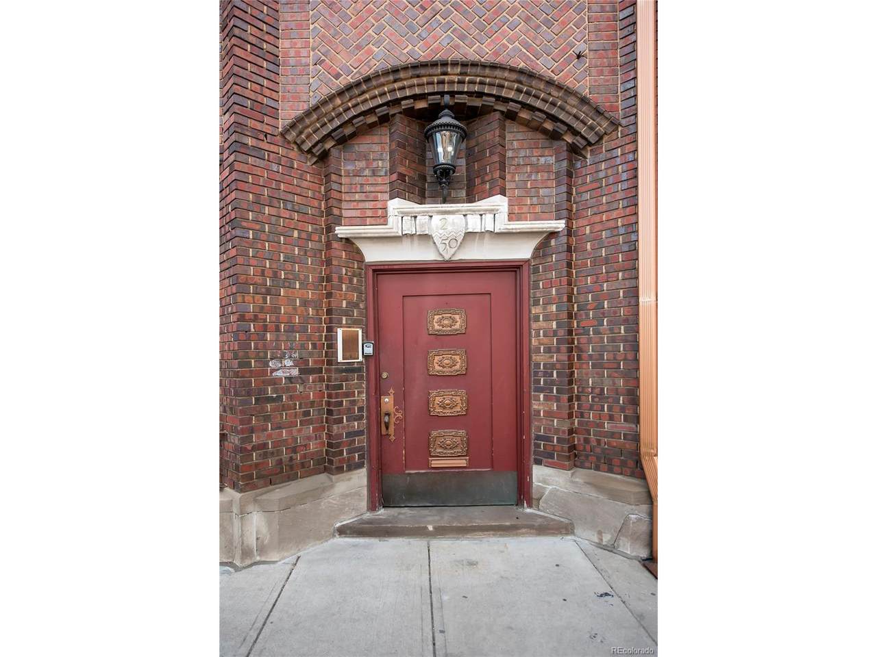 2150 Curtis St - Photo 1