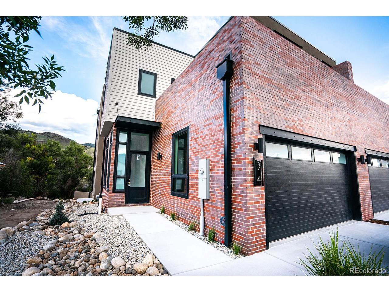 314 Sackett Ave - Photo 1
