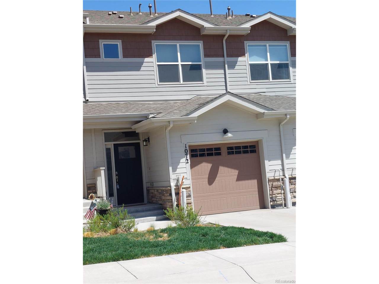 1072 Oak Cir - Photo 1