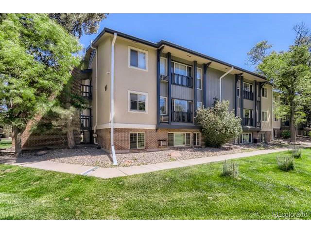 860 Moorhead Cir - Photo 1