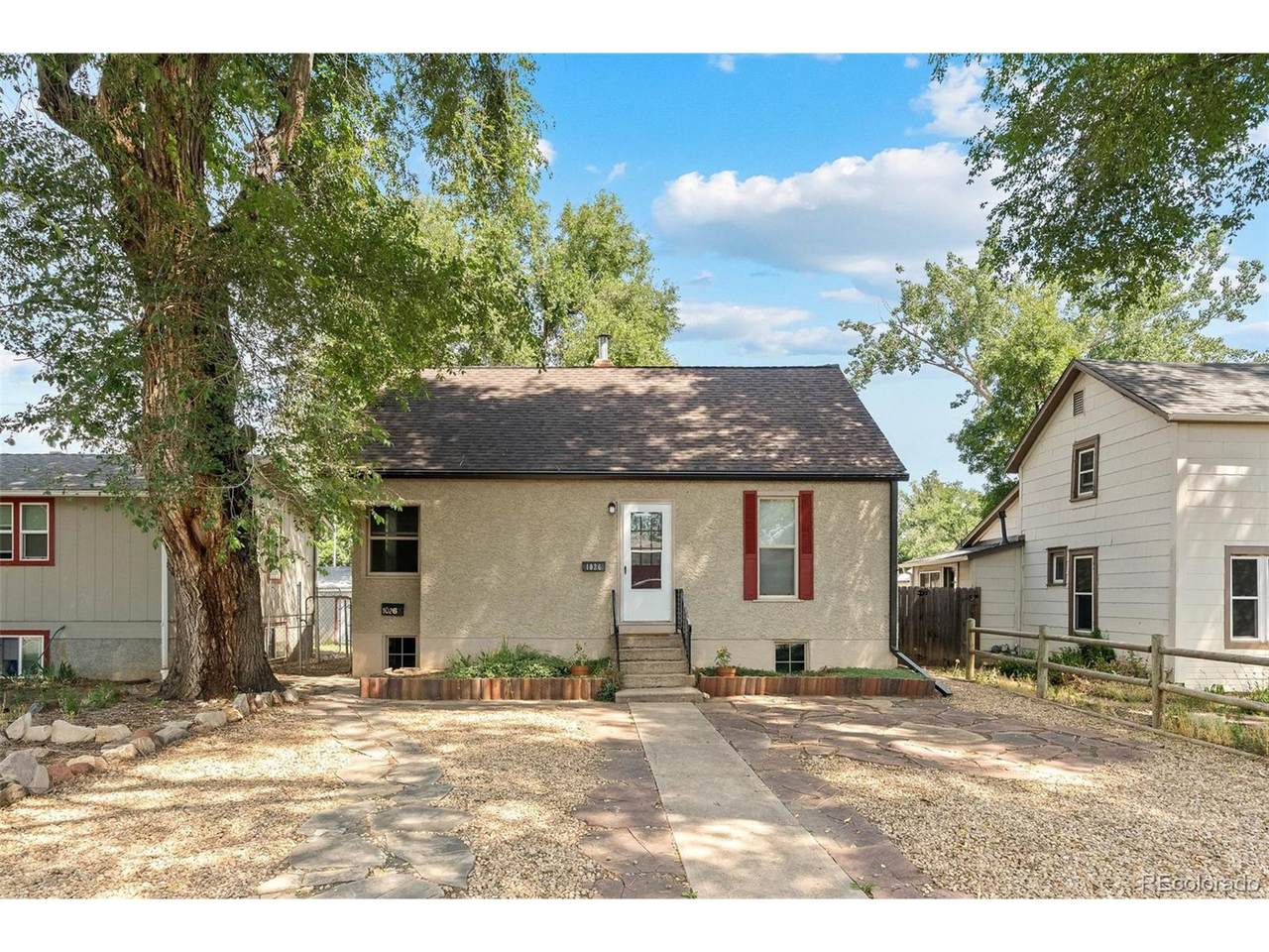 1026 Sycamore St - Photo 1