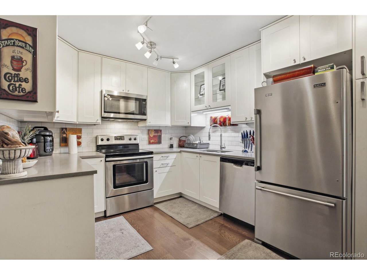 715 Clinton St - Photo 1