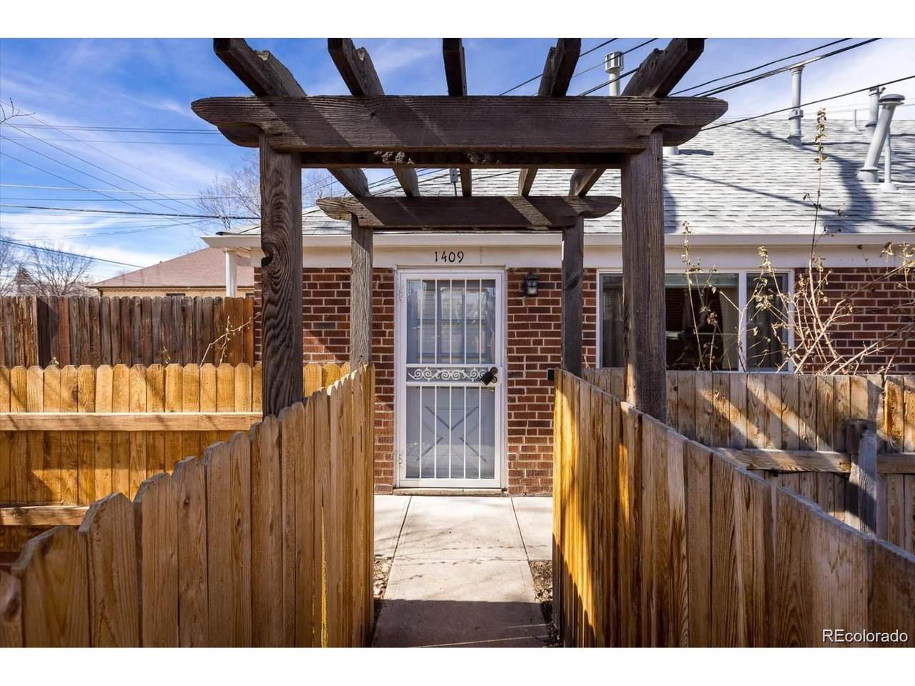 1409 Jasmine St - Photo 1
